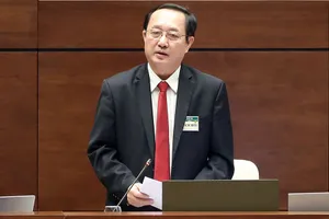 Bộ trưởng Bộ KH&CN Huỳnh Thành Đạt trả lời chất vấn của các đại biểu.