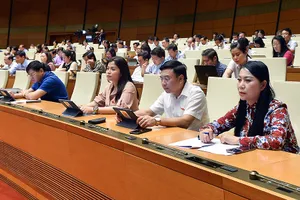 Toàn cảnh phiên họp chiều 9-6 của Quốc hội về nghị quyết lấy, bỏ phiếu tín nhiệm.