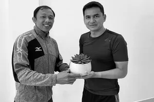 Dương Minh Ninh và Kiatisak đã 20 năm gắn bó với nhau từ khi còn là cầu thủ đến lúc sát cánh trong ban huấn luyện HA Gia Lai.