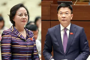 Bộ trưởng Bộ Nội vụ Phạm Thị Thanh Trà (trái) và Bộ trưởng Bộ Tư pháp Lê Thành Long trả lời tại phiên chất vấn.
