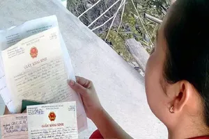 Nếu vào thời điểm đăng ký khai sinh, người cha yêu cầu làm thủ tục nhận con thì UBND kết hợp giải quyết việc nhận con và đăng ký khai sinh.