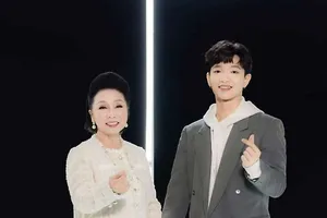 NSND Bạch Tuyết và ca sĩ Hoàng Dũng đã có màn kết hợp gây sốt trong MV Về nghe mẹ ru hồi năm 2022.