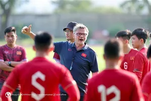AFC đánh giá cao thầy trò HLV Troussier từ khi bóng chưa lăn.