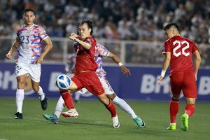 Văn Toàn nỗ lực vượt bậc cùng khả năng đột phá và cả may mắn với bàn mở tỉ số ở phút 16.