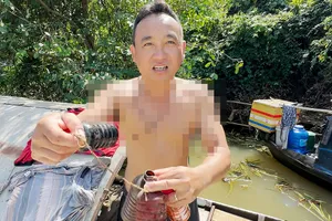 Người đánh bắt thủy sản chân chính trên sông Đồng Nai căm phẫn với những kẻ khai thác thủy sản kiểu tận diệt.