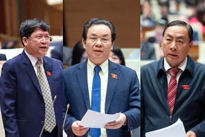 Các đại biểu Tạ Văn Hạ, Hoàng Văn Cường, Phạm Văn Hòa (từ trái qua) tranh luận về quy định Nhà nước thu hồi đất làm khu đô thị.