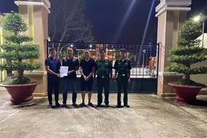 Nghi can giết người ở Phú Yên đang lẩn trốn ở Campuchia bị bắt và bàn giao giữa lực lượng chức năng hai nước.