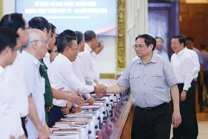 Thủ tướng Phạm Minh Chính với lãnh đạo các sở, ban ngành TP.HCM tại buổi làm việc hồi tháng 4-2023.