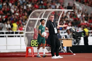 HLV Troussier hai lần trắng tay trước Indonesia.