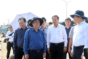 Bộ trưởng Bộ NN&PTNT Lê Minh Hoan đi thực tế tại cảng Cát Lở Vũng Tàu.