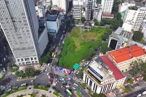 Khu đất 2-4-6 Hai Bà Trưng, phường Bến Nghé, quận 1 bị bỏ hoang nhiều năm gây lãng phí, hiện đang được TP.HCM khẩn trương giải quyết để đưa vào sử dụng.