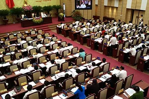 Tham nhũng phức tạp do tiền lương, đãi ngộ thấp