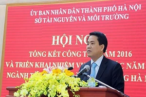 Chủ tịch Hà Nội: Cán bộ phải biết nở nụ cười với dân