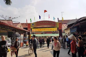 Tự ý đóng cửa chợ gốm Bát Tràng là sai