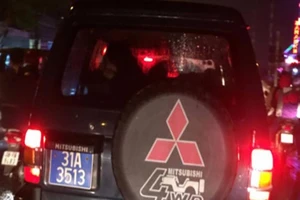 Hà Nội có báo cáo xe biển xanh, cán bộ đi lễ chùa