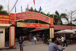 Vụ đóng cửa chợ Bát Tràng: Tiểu thương đã vào buôn bán