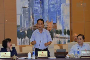 'Xưa rừng vây quân thù, nay rừng làm giàu cho lâm tặc'