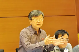 Quốc hội tiếp tục tranh luận 'luật sư tố giác thân chủ'