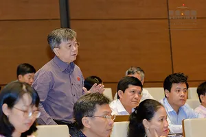 Tranh luận việc cấp phép bài hát trước 1975