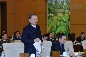 Tranh luận về yêu cầu Facebook, Google đặt máy chủ ở VN