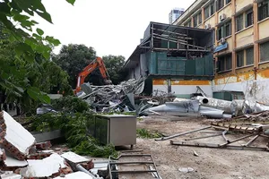 Cưỡng chế công trình sai phép tại mương Phan Kế Bính