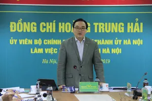 Khách du lịch đến Hà Nội ra đường sợ nhất xe máy