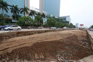 Hà Nội tiếp tục xén vỉa hè, dải phân cách 15 tuyến đường