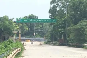 Đồng tình bồi thường, dân dừng vây bãi rác Nam Sơn