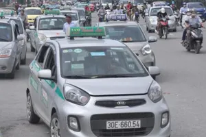 Hà Nội sẽ áp dụng đồng phục năm màu cho taxi