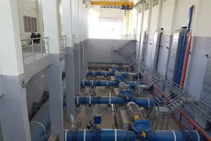 Nước sinh hoạt khu phía Tây Hà Nội có mùi lạ, dân hoang mang