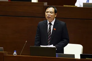 Vì sao nhiều tàu sắt của ngư dân đóng mới lại nằm bờ?