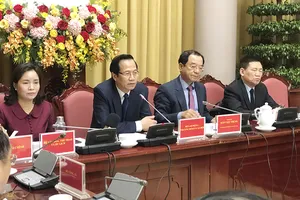 'Lương chuyển thẳng cho vợ kiểm soát càng tốt có gì đâu'