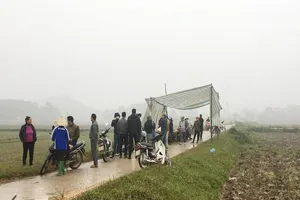 Dân lại chặn xe rác vào bãi rác Nam Sơn