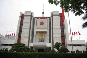 Chủ tịch Hà Nội ra chỉ thị cấm cán bộ tặng quà tết cấp trên