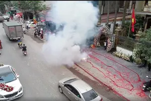 Chủ tịch Hà Nội yêu cầu làm rõ vụ đốt pháo đám cưới