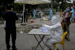 Chủ tịch Hà Nội khuyến cáo người dân tự cách ly thêm 14 ngày