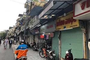 Hà Nội: Nhiều hàng quán hoạt động cầm chừng