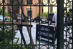 Trao quyết định tạm đình chỉ công tác ông Nguyễn Đức Chung