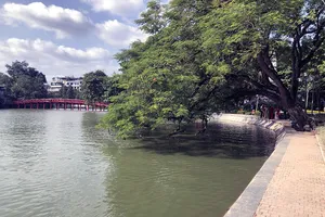 Hồ Gươm thay bộ áo mới sau 10 năm thai nghén, 5 tháng thi công