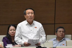 Đề nghị giảm phụ cấp các ngành để cứu trợ đồng bào thiên tai