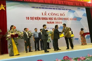 Kè Hồ Gươm lọt top sự kiện khoa học công nghệ năm 2020