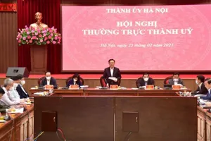 Bí thư Thành uỷ Hà Nội Vương Đình Huệ chủ trì cuộc họp.