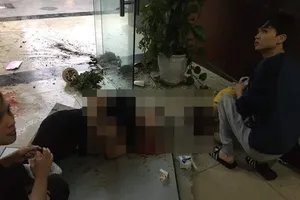 Công an làm rõ vụ thủng trần chung cư khiến 2 người bị thương