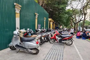 Quận Hoàn Kiếm xóa nhiều điểm giữ xe vỉa hè trái phép