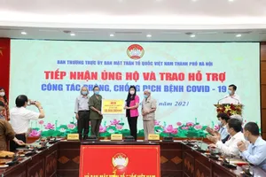 Hà Nội tiếp nhận ủng hộ hơn 12 tỷ đồng phòng, chống COVID-19