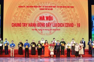 Hơn 1.700 tỷ đồng ủng hộ để Hà Nội chống dịch và mua vaccine