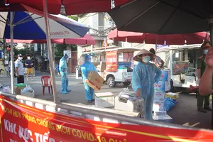 Hà Nội biểu dương, hỗ trợ và bổ sung lực lượng chống dịch tuyến đầu