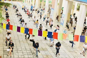 Chủ tịch Hà Nội ký kế hoạch xét nghiệm, tiêm chủng toàn thành phố