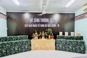 Tối 19-11, Hà Nội tắt đèn, thắp nến tưởng niệm đồng bào mất do COVID-19