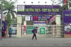 Yêu cầu làm rõ vụ nữ sinh cấp II bị đánh 'hội đồng' ngay cổng trường